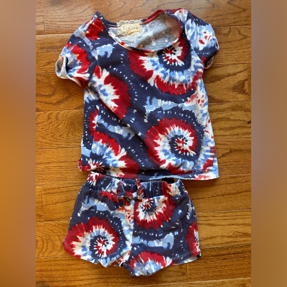 Girls matching  shirt and shorts